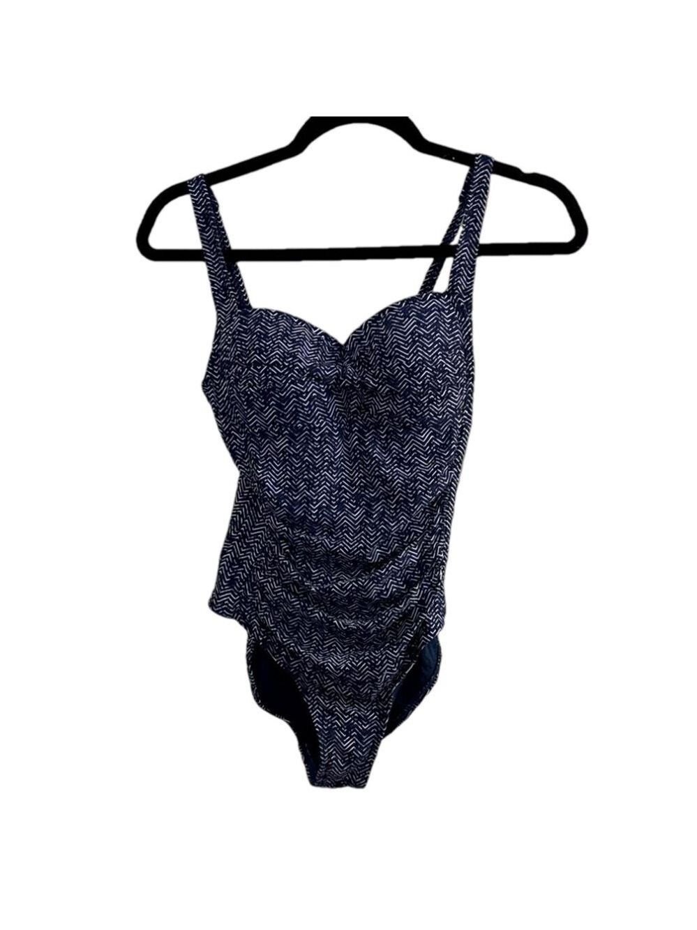 NipTuck Women's One Piece Swimsuit. Multi Fit Cup. Size 8